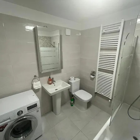 Moghioros Park Бухарест